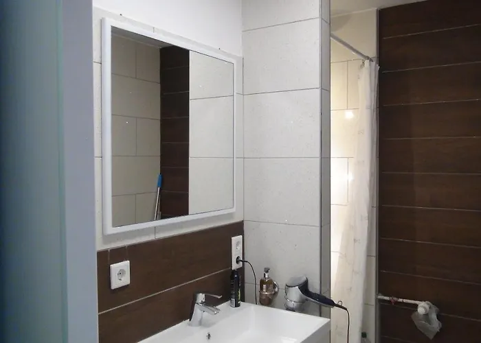 Accommodatie bij particulieren Guestroom With Wide View And Pool Near Side, 2nd Guest With Extra Bed Possible