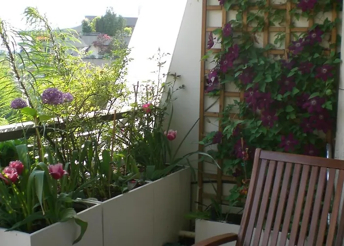 Guestroom With Wide View And Pool Near Side, 2nd Guest With Extra Bed Possible Frankfurt am Main