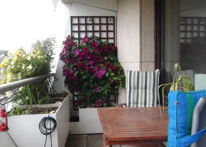 Accommodatie bij particulieren Guestroom With Wide View And Pool Near Side, 2nd Guest With Extra Bed Possible Frankfurt am Main