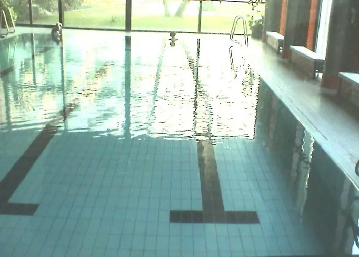 Guestroom With Wide View And Pool Near Side, 2nd Guest With Extra Bed Possible Accommodatie bij particulieren *